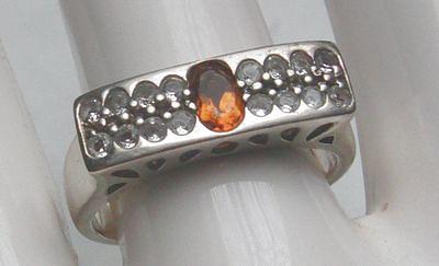 Bild 2 Ring, 925 Silber mit gefassten Weistopasen und einen Citrin