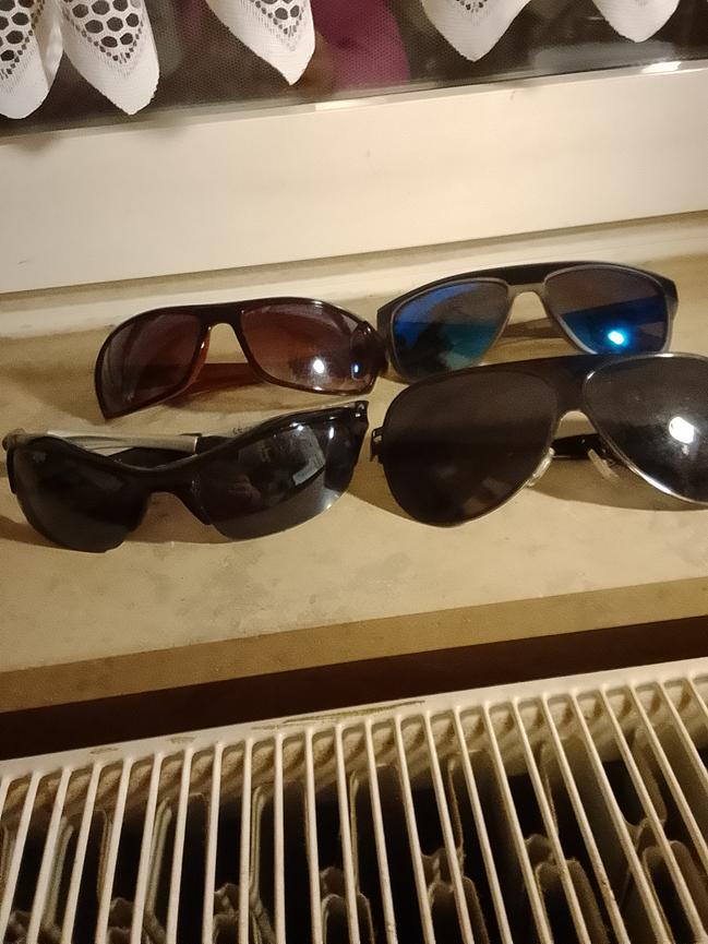 Bild 1 4 Sonnenbrillen. 6 Euro