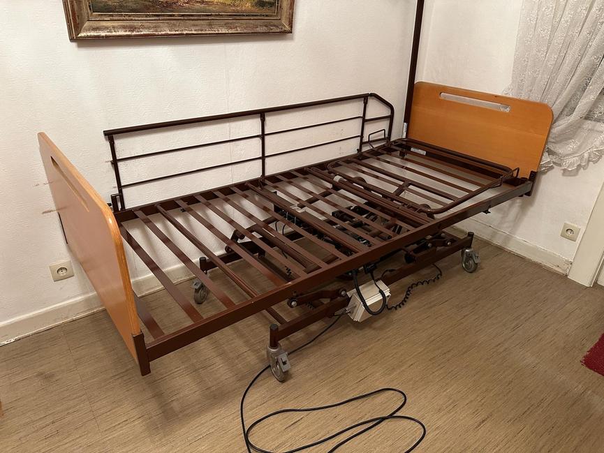 Bild 1 Pflegebett funktionsfähig