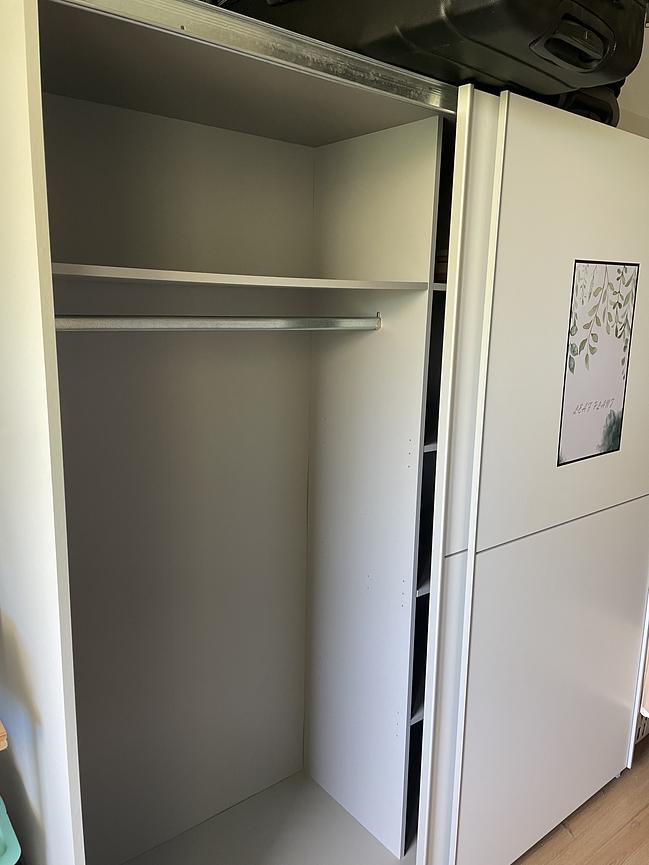 Bild 1 Kleiderschrank mit Schiebetüren
