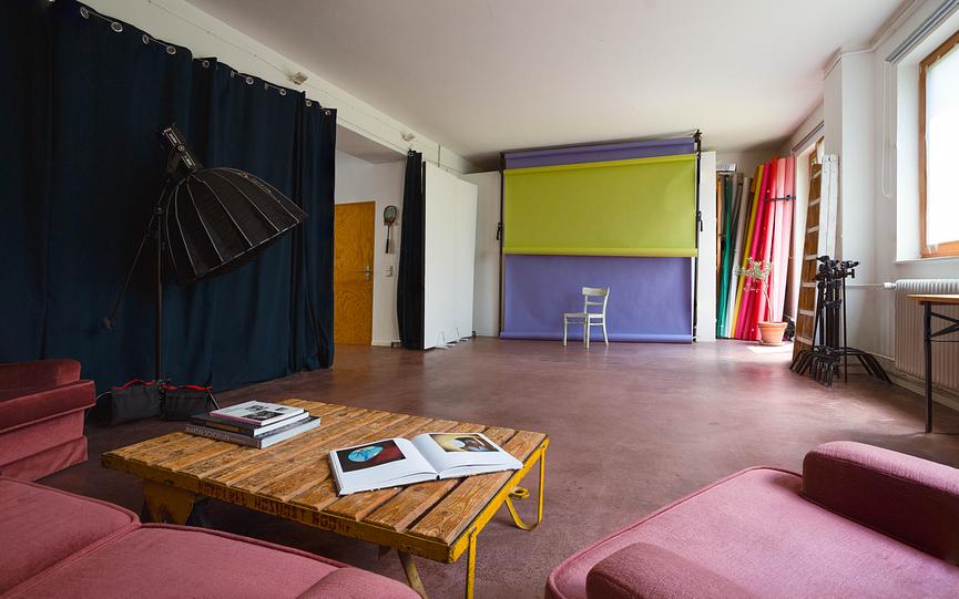 Bild 1 Fotostudio & Arbeitstische