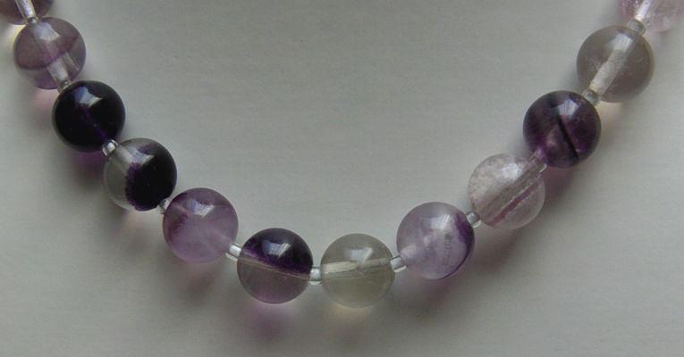 Bild 2 Edelsteincollier mit den Fluorit