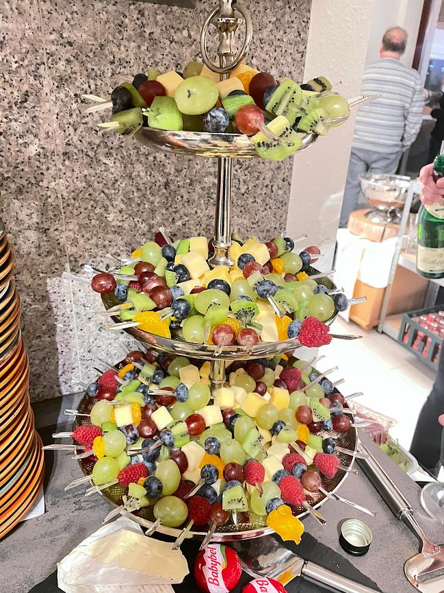 Bild 1 Küchenhilfe und Servicekräfte und Barkeeper für den 27.12.2025