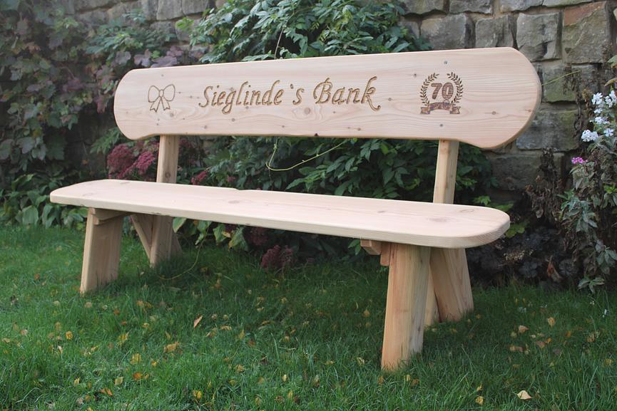 Bild 12 Gartenbank aus Lärche mit Gravur. Jubiläums Geschenk. Weinachtsgeschenk.