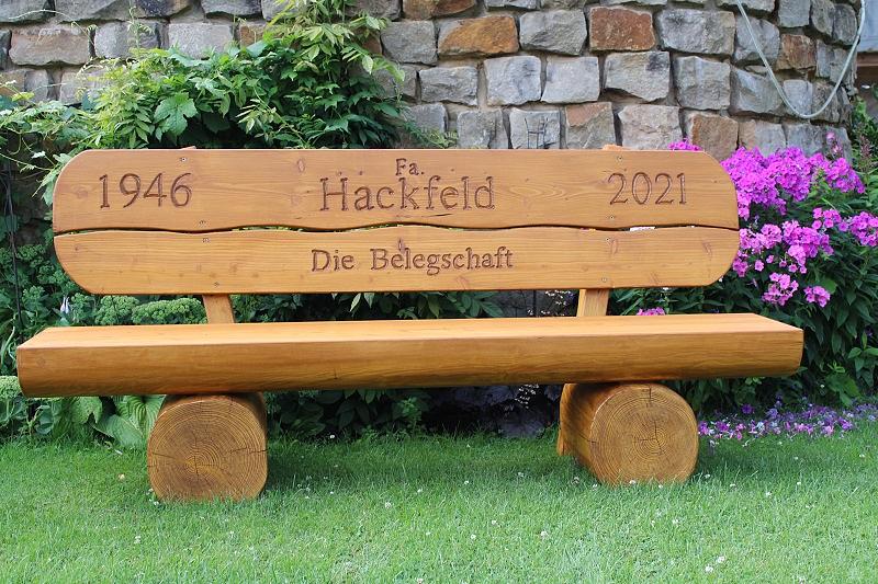 Bild 3 Gartenbank aus Baumstamm mit Gravur. Hochzeitsgeschenk.