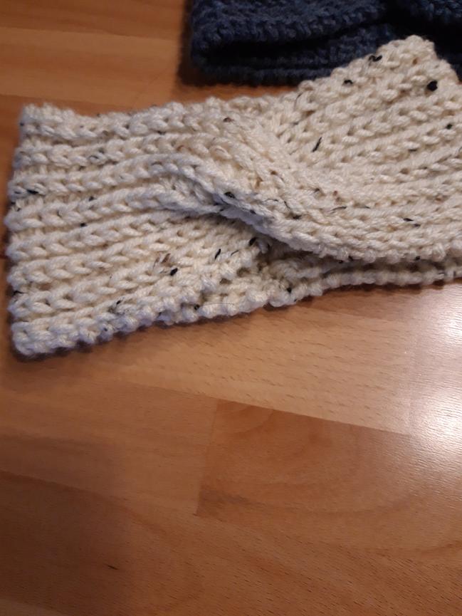 Bild 2 Stirnband handgestrickt