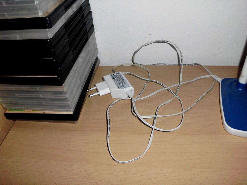 Bild 7 ich gebe hier einen asus pc monitor plus tischlampe nur für 8euro ab