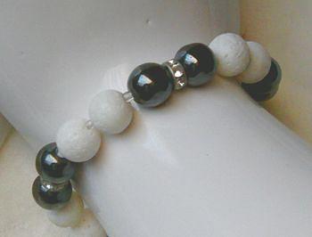 Bild 2 Armband im schwarz -weis Design