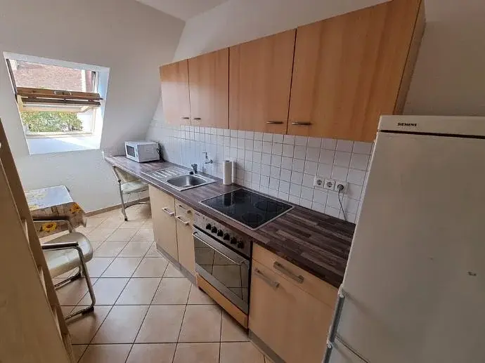Bild 9 Ich vermiete eine 2-Zimmer-Dachgeschosswohnung mit Küche, Bad und Flur in Golis