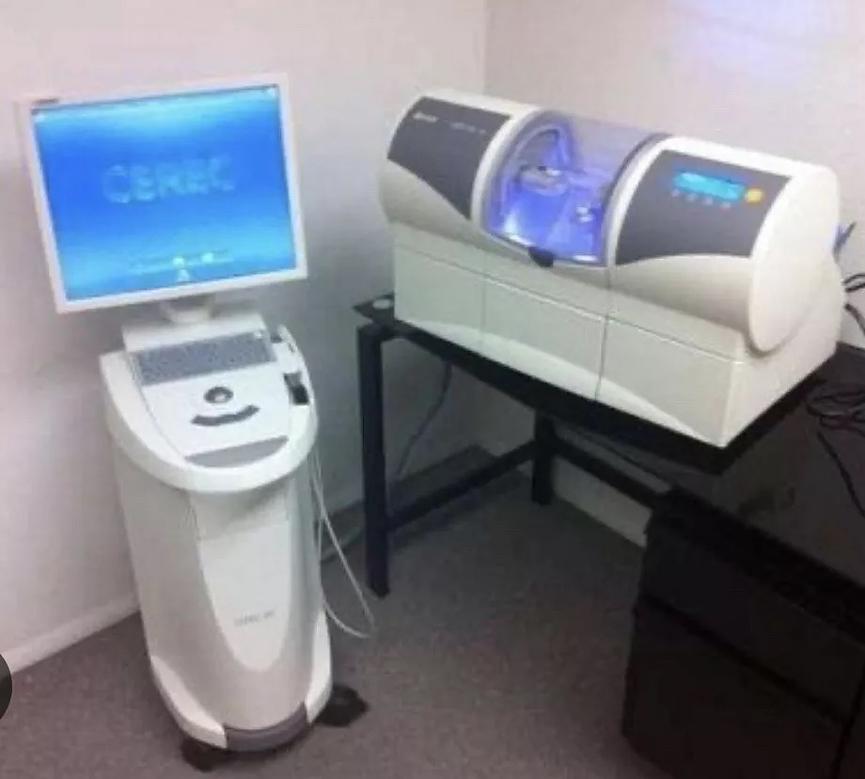 Bild 1 Sirona CEREC AC Omnicam + MCXL Schleifeinheit