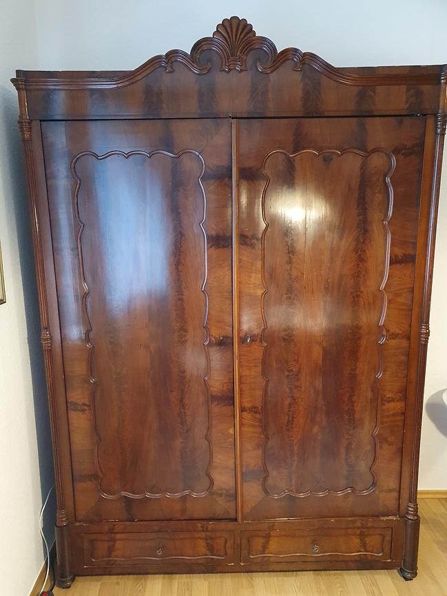 Bild 1 Schrank, antik, Modell Biedermeier