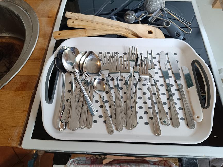 Bild 1 Ganze Küchengeschirr