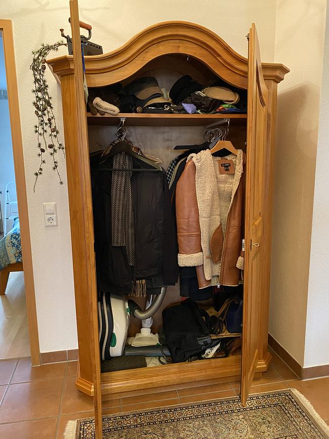 Bild 2 Kleiderschrank Kirschholz