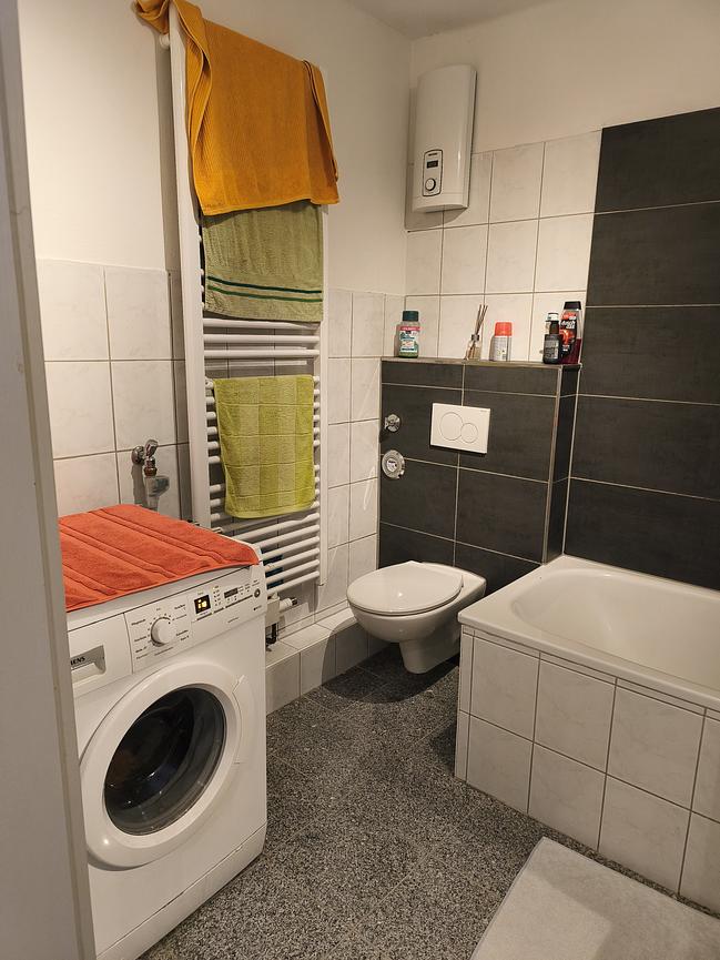 Bild 9 Helles all inclusive Zimmer in Frauen-WG