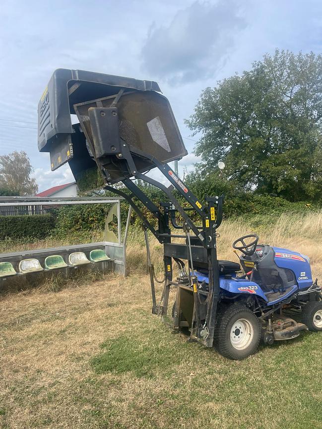 Bild 2 Verkaufe Rasentraktor ISEKI SXG323 (gut in Schuss, frisch gewartet)