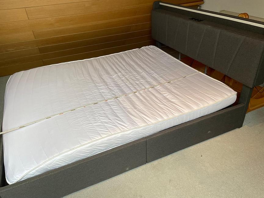 Bild 1 Doppelbett mit Matratze und Lichtkopfteil (3 Monate alt, wg Wegzug zu verschenke