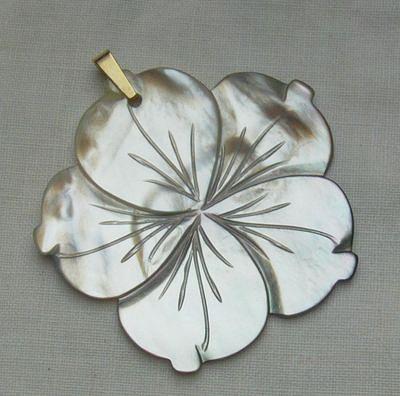 Bild 3 floraler Perlmuttanhänger, Anhängerschlaufe 585 Gold