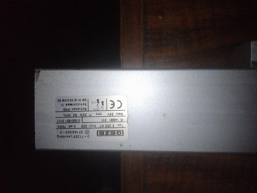 Bild 2 GEZE Elektrischer Dachfensteröffner NT 250