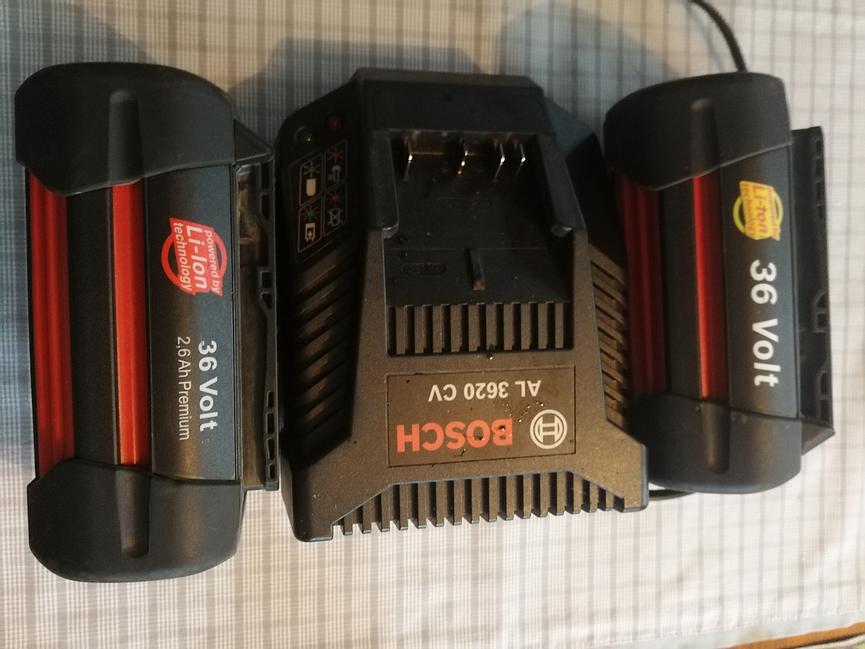 Bild 3 Gartengeräte: 2 x Akku 36V für Rasenmäher Bosch Rotak 34 LI inkl. Ladegerät 150