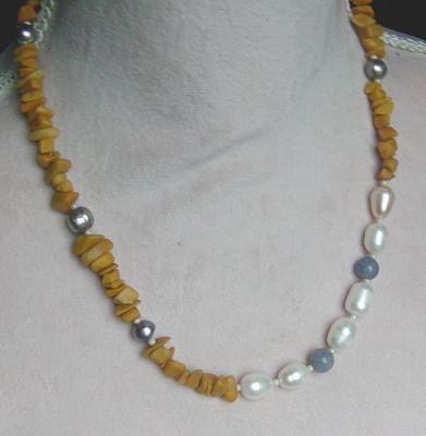 Bild 7 Edelsteinkette mit Perlen, den Jade und den Blauquarz