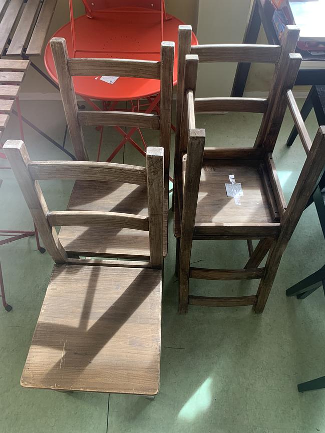 Bild 3 diverse Möbel / Ausstattung