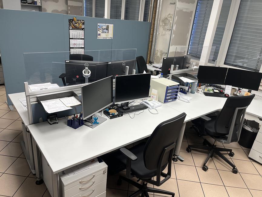 Bild 2 Bürömöbel zu verschenken