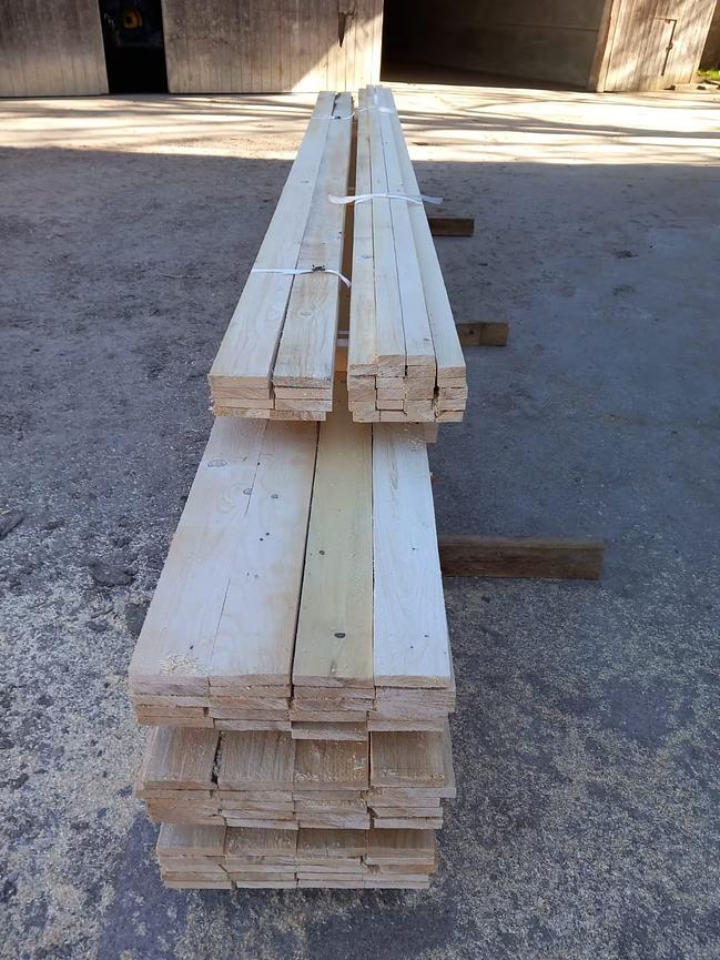 Bild 1 Massive Holzbretter & Kanthölzer – flexibel und auf Maß zugeschnitten 🪵