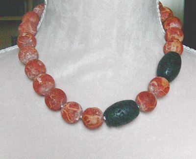 Bild 6 Edelsteinkette, Schaumkoralle mit Lava Einlagen