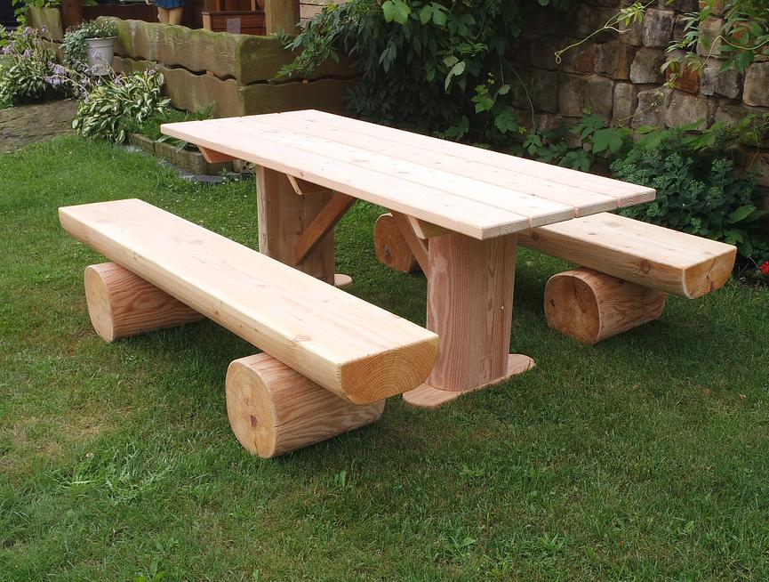 Bild 8 Gartenbank für Gemeinden und Sportvereine. Holzbank mit Gravur.