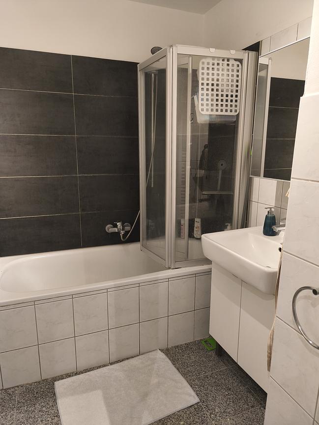 Bild 8 Helles all inclusive Zimmer in Frauen-WG