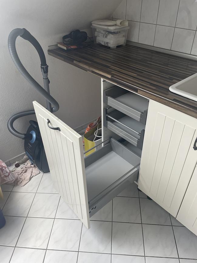 Bild 1 Küchenschränke