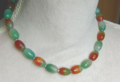 Bild 1 Edelsteinkette mit einen Regenbogenachat