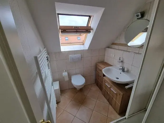 Bild 14 Ich vermiete eine 2-Zimmer-Dachgeschosswohnung mit Küche, Bad und Flur in Golis