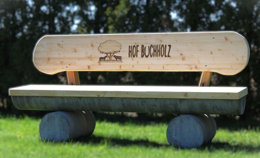 Bild 13 Gartenbank aus Holz mit Gravur. Hochzeitsgeschenk. Jubiläumsgeschenk.