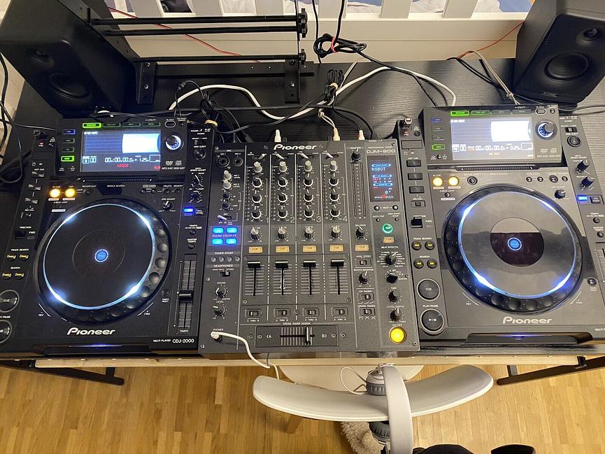 Bild 3 Djm 800 Pioneer+ 2x DDJ 2000 + Djm 250 km2
