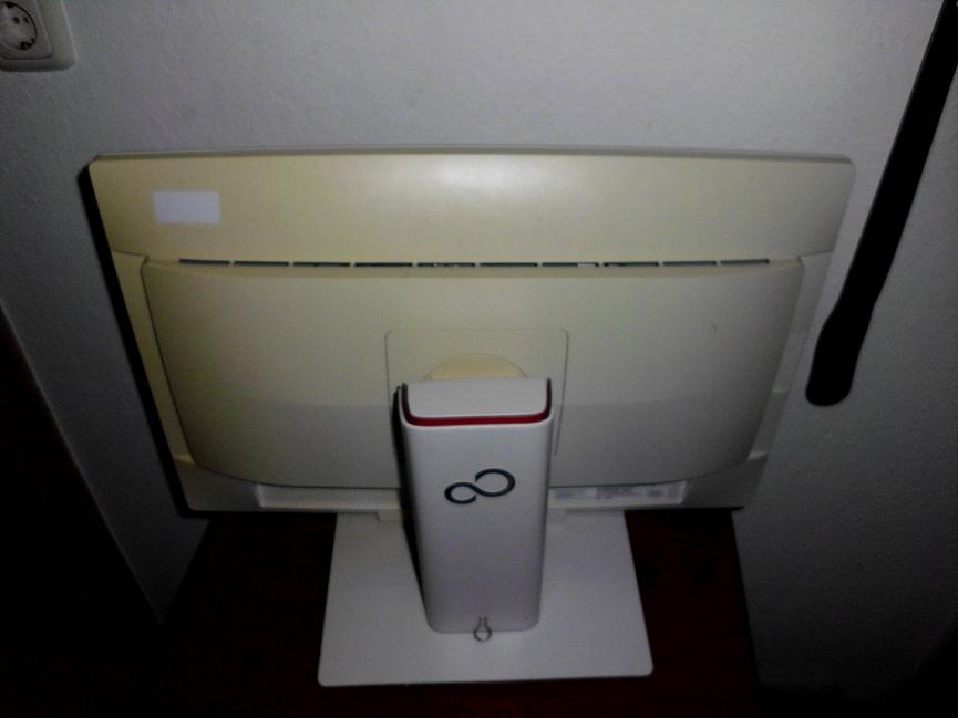 Bild 3 gebe hier ein pc monitor plu zwei tastaruren ab nur für 8euo