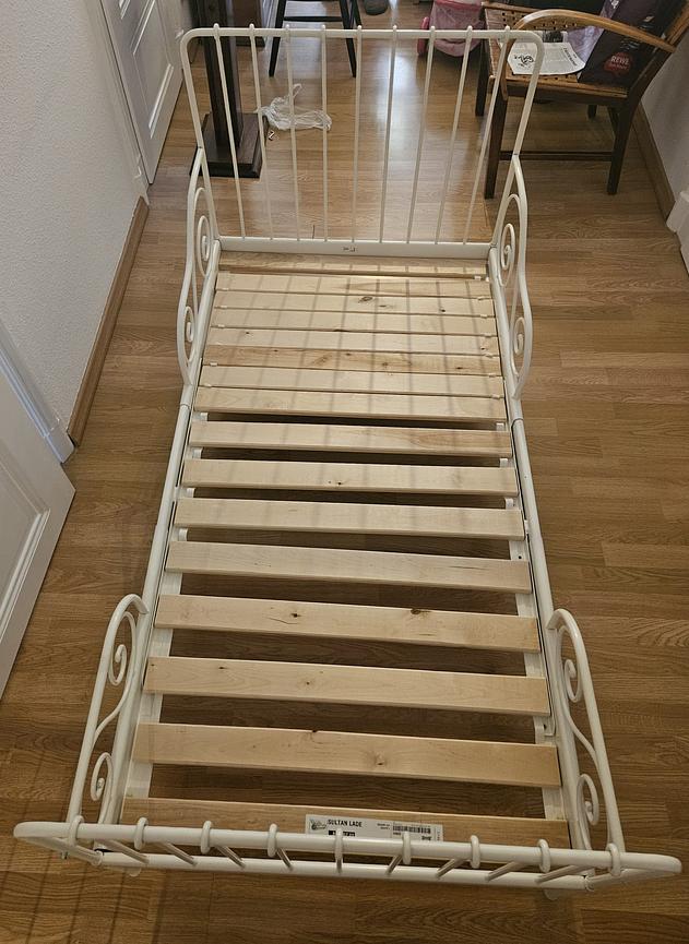 Bild 1 Verstellbares Jugendbett mit Matratze