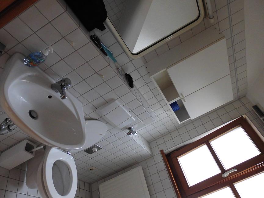 Bild 5 WG-Zimmer, gemeinsames Wohnzimmer, eigener Parkplatz, direkte U-Bahn Anbindung