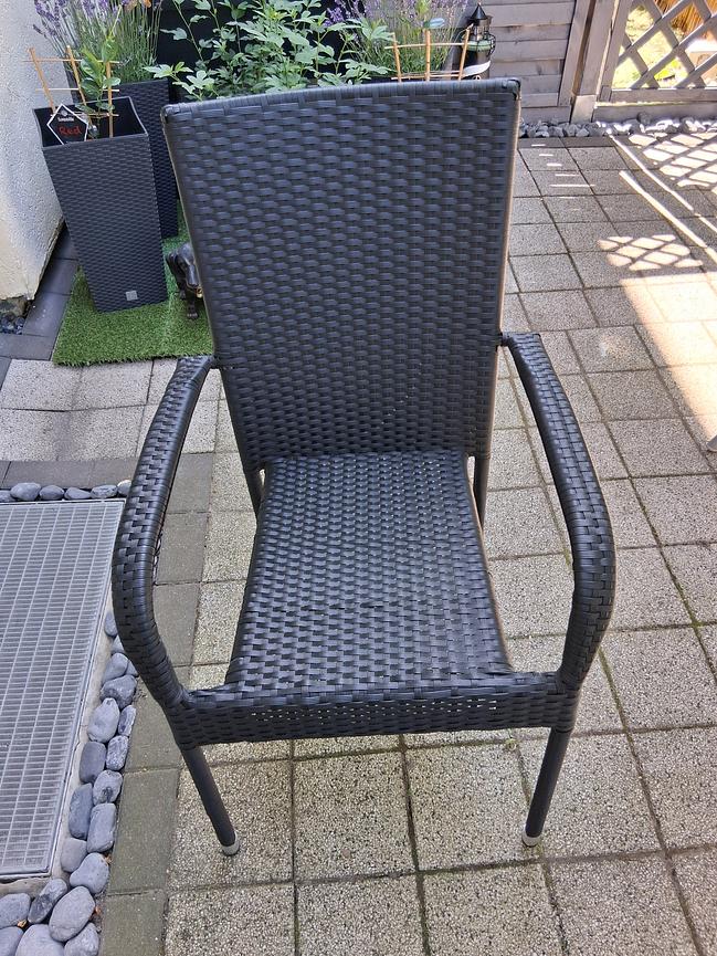 Bild 3 2 Gartenstühle und einTisch