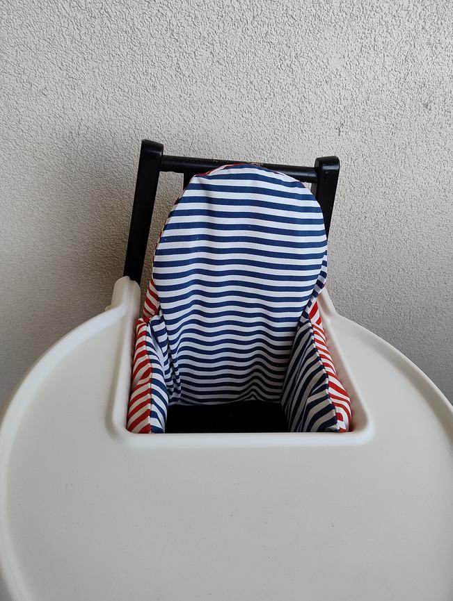 Bild 4 Kinderhochstuhl mit Tablett und Stützkissen für 15 Euro