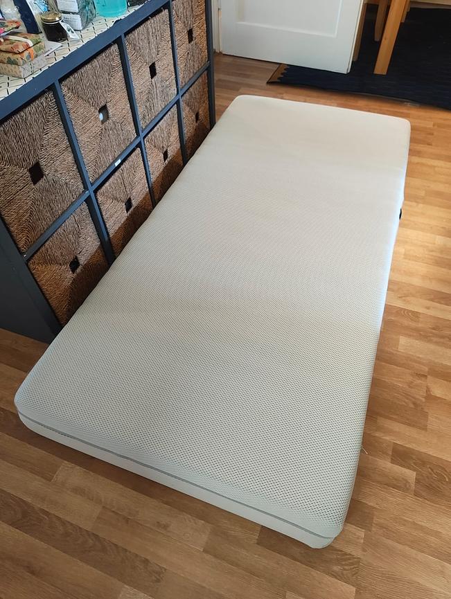 Bild 3 Matratze Bett1 und Memory Foam-Kissen