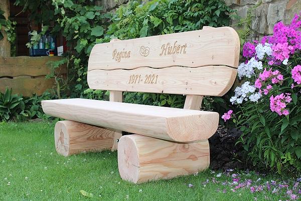 Bild 5 Gartenbank aus Lärche mit Gravur. Hochzeitsgeschenk.