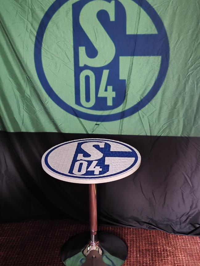 Bild 1 S04 Tisch