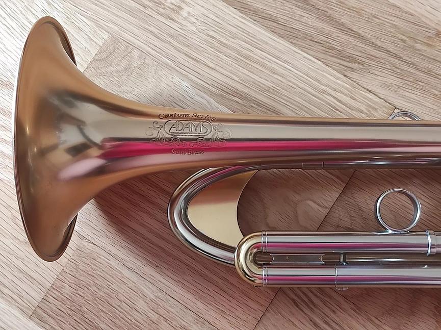Bild 3 Bb. Trompete Adams A8 Selected Goldmessing 045