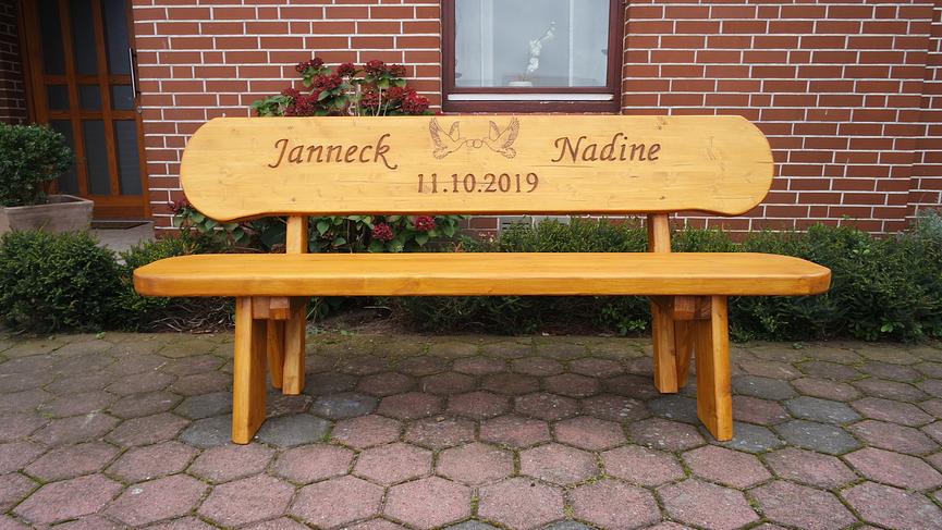 Bild 7 Gartenbank aus Lärche mit Gravur. Jubiläums Geschenk. Weinachtsgeschenk.