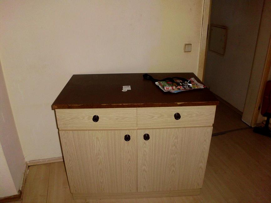 Bild 2 zwei küchen unter schränke und hänge schrank eine glasvitrine zu verschenken