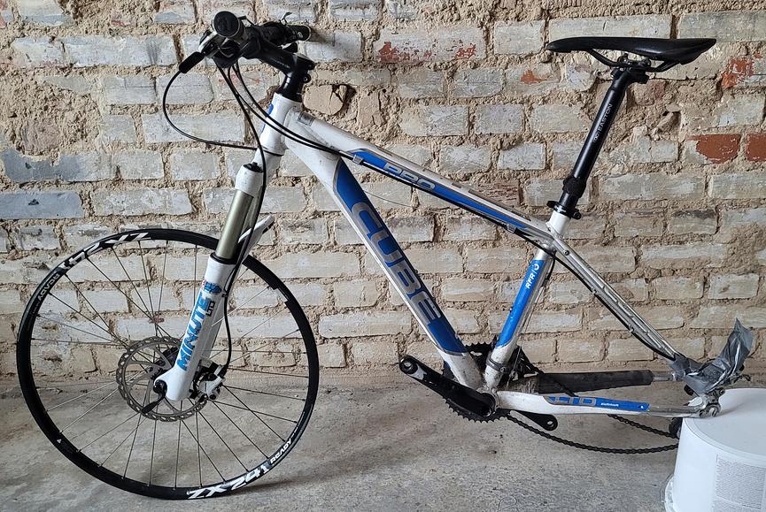 Bild 1 Verkaufe 26er Mountainbike Cube Ltd Pro in blau weiß - DEFEKT