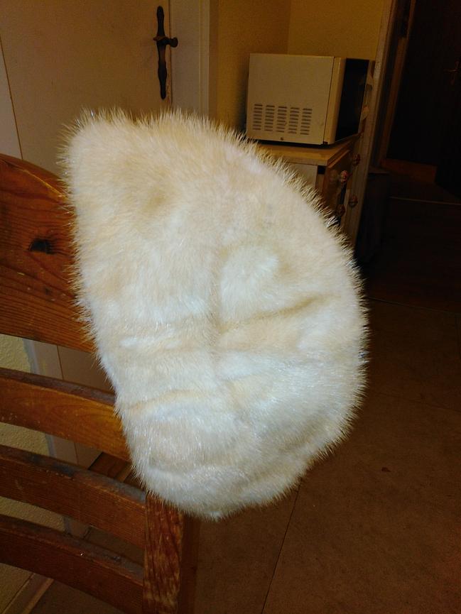 Bild 2 Verschiedene Pelzsachen warm