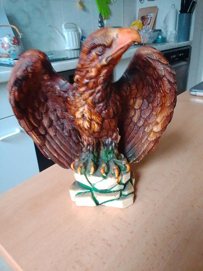 Bild 1 Adler auf Marmorsockel  25 Euro