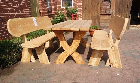 Bild 9 Eine personalisierte Gartenbank aus Holz mit Gravur